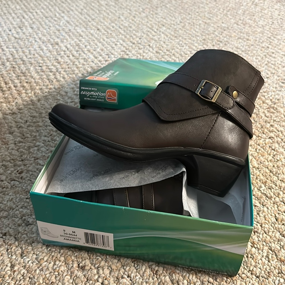 Easy Street booties NIB